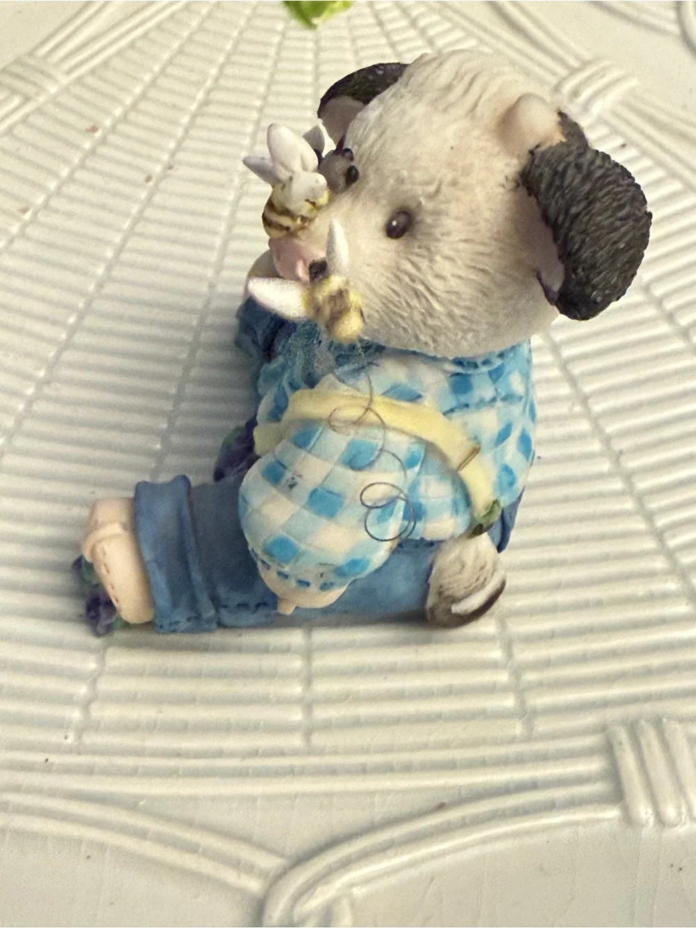 Mary’s moo moos Decorative Figurine “All a-buzz over you”